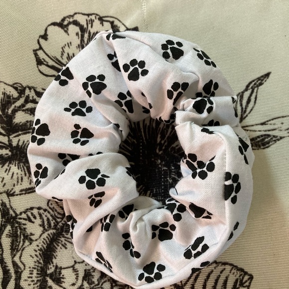 Scrunchie - Picture 3 of 3